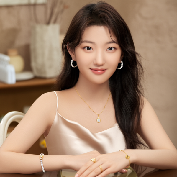 生活瞬间，美女，韩系美女，丝绸，美妆广告，家庭餐桌，4K超清，写实风格，温馨，柔和室内光，细腻皮肤，项链，耳环，手链。